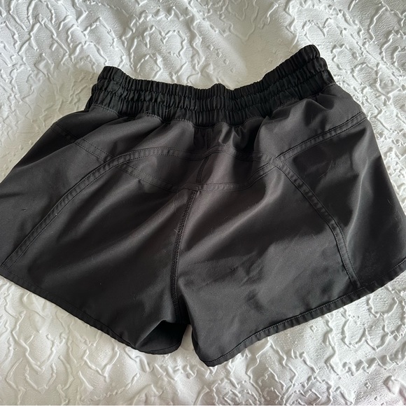 Lululemon Tracker Short - Black - Size 6 - Picture 5 of 6